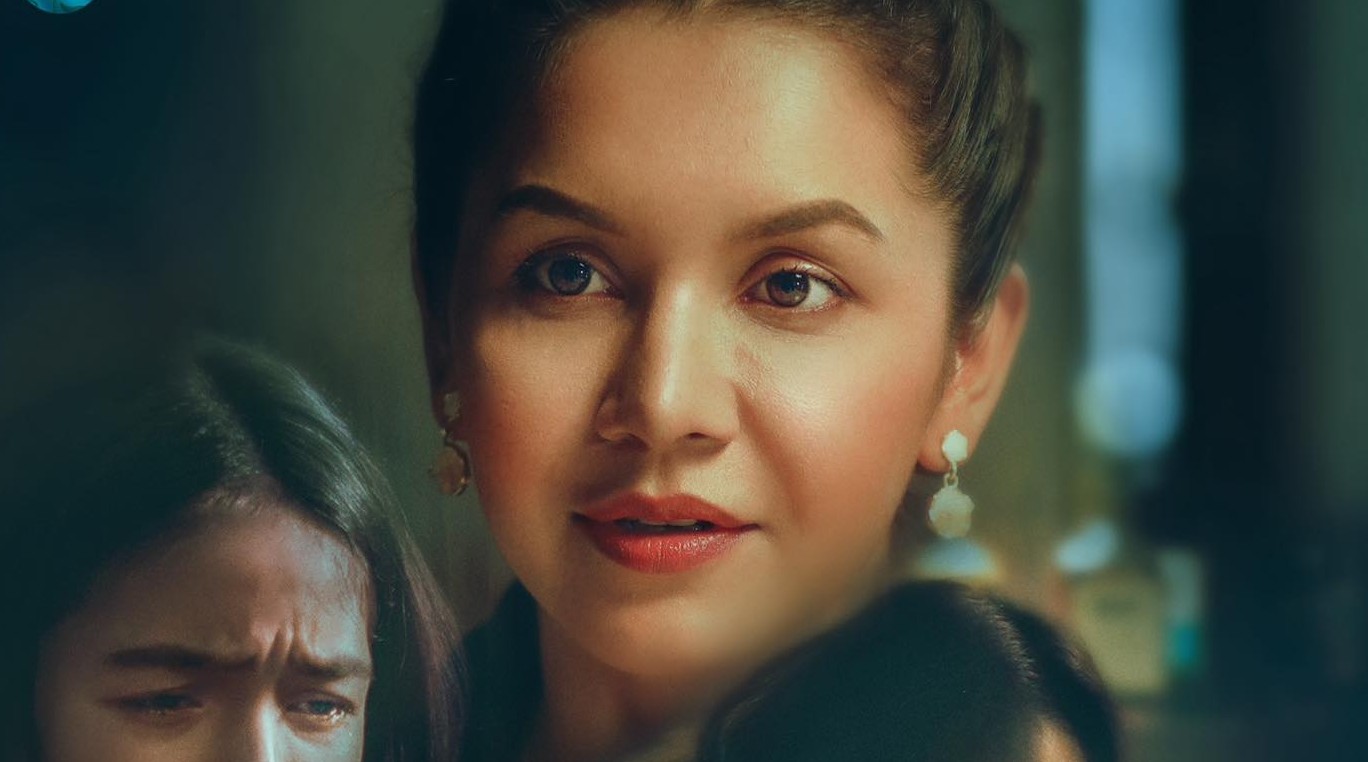 बेनिशा हमाल केन्द्रित ‘द ब्ल्यू लाइट’को पोस्टर रिलिज