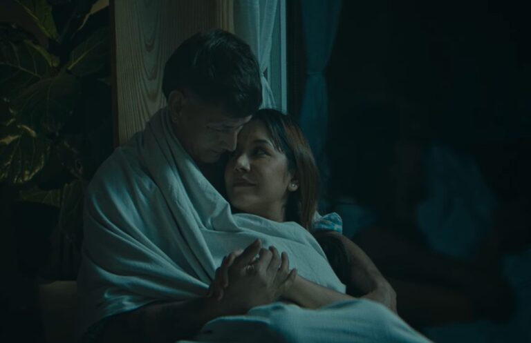 ‘द ब्ल्यू लाइट’ गीत : अर्पण र बेनिशाको धोका र पीडा