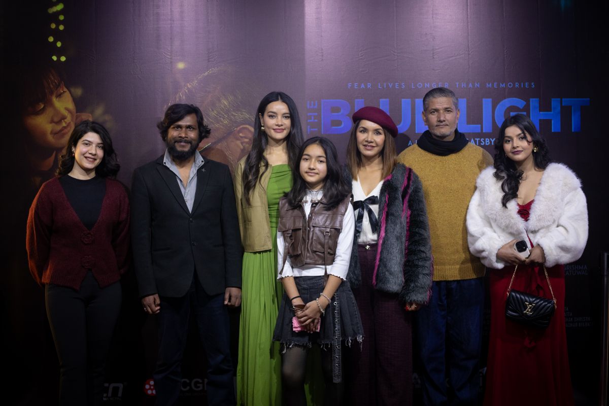 बेनिशा हमाल निर्मित ‘द ब्ल्यू लाइट’ को सस्पेन्स ट्रेलर