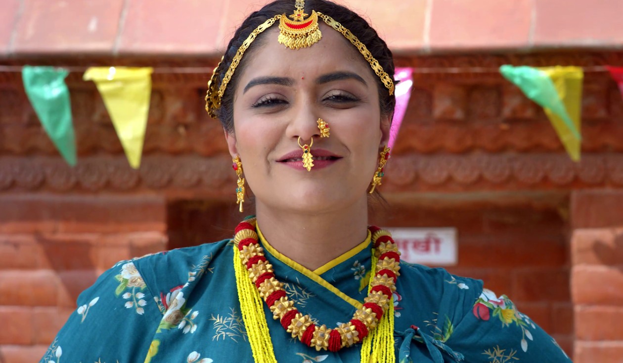 ‘हामी तीन भाइ’को गीत : ‘झम्के फुली नाकको फुली…’