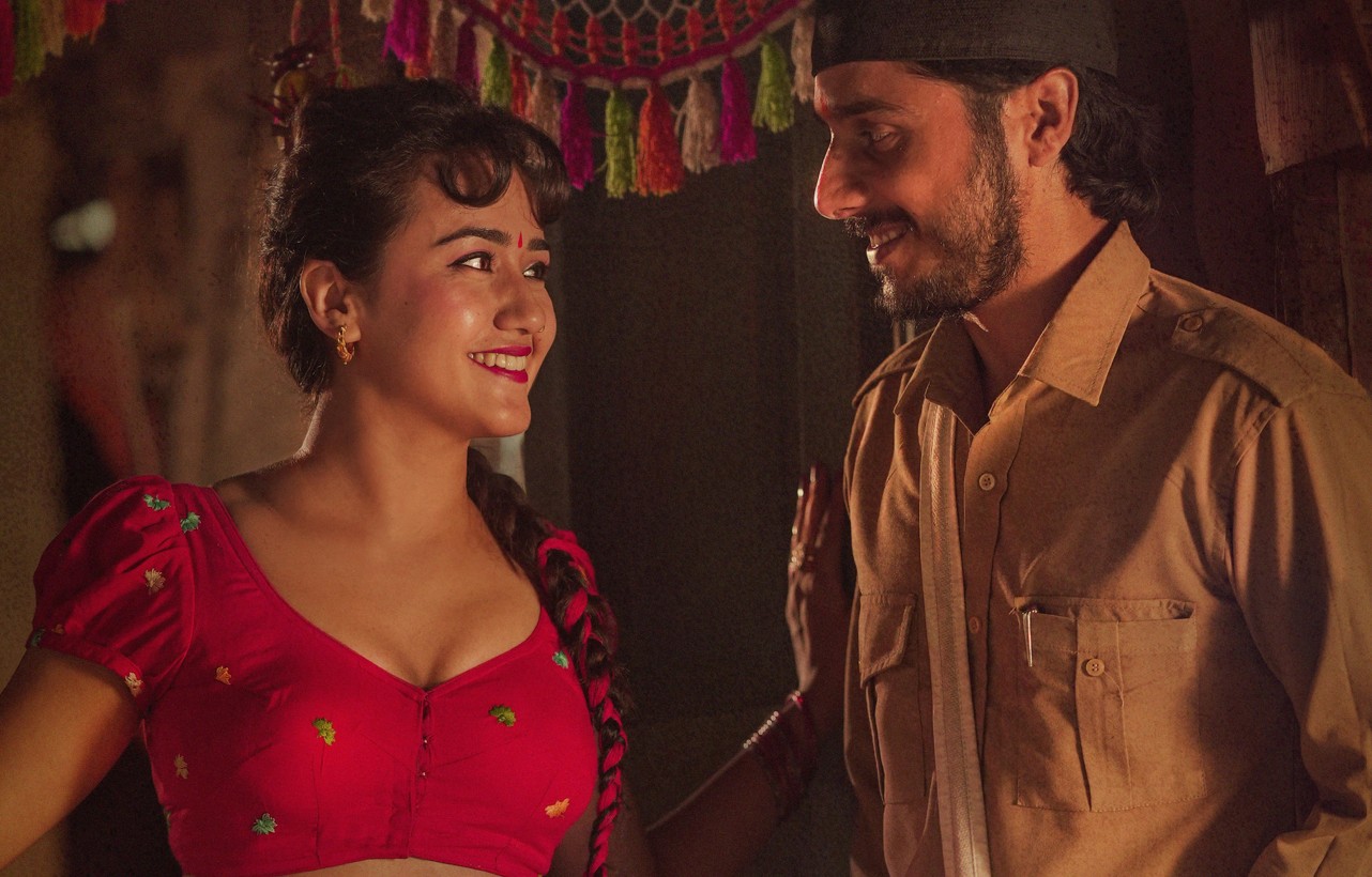 ‘लालीबजार’ को नयाँ पोस्टरमा विशालसँग रोमान्टिक स्वस्तिमा