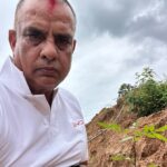 हरिवंश आचार्यले पुर्ख्यौली थलोमा टिमुर र एभोकाडोका बिरुवा रोपेका छन्