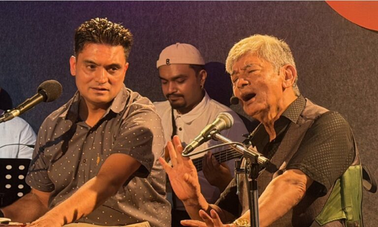 चलेको कार्यक्रममा बाबु-छोराले आफ्ना लोकप्रिय गीत