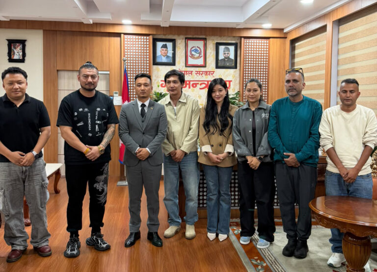 टनेल २६ टोलीसँग गृहमन्त्री गुरुङको भेट २५% आम्दानी विपद् कोषमा