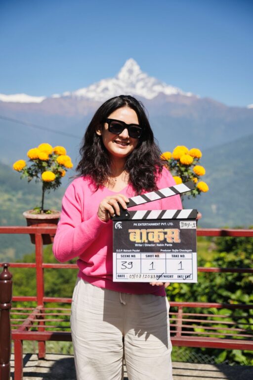 बाकस लिएर धम्पुस पुगे विपना थापा र वर्षा राउत सुटिङ सुरु